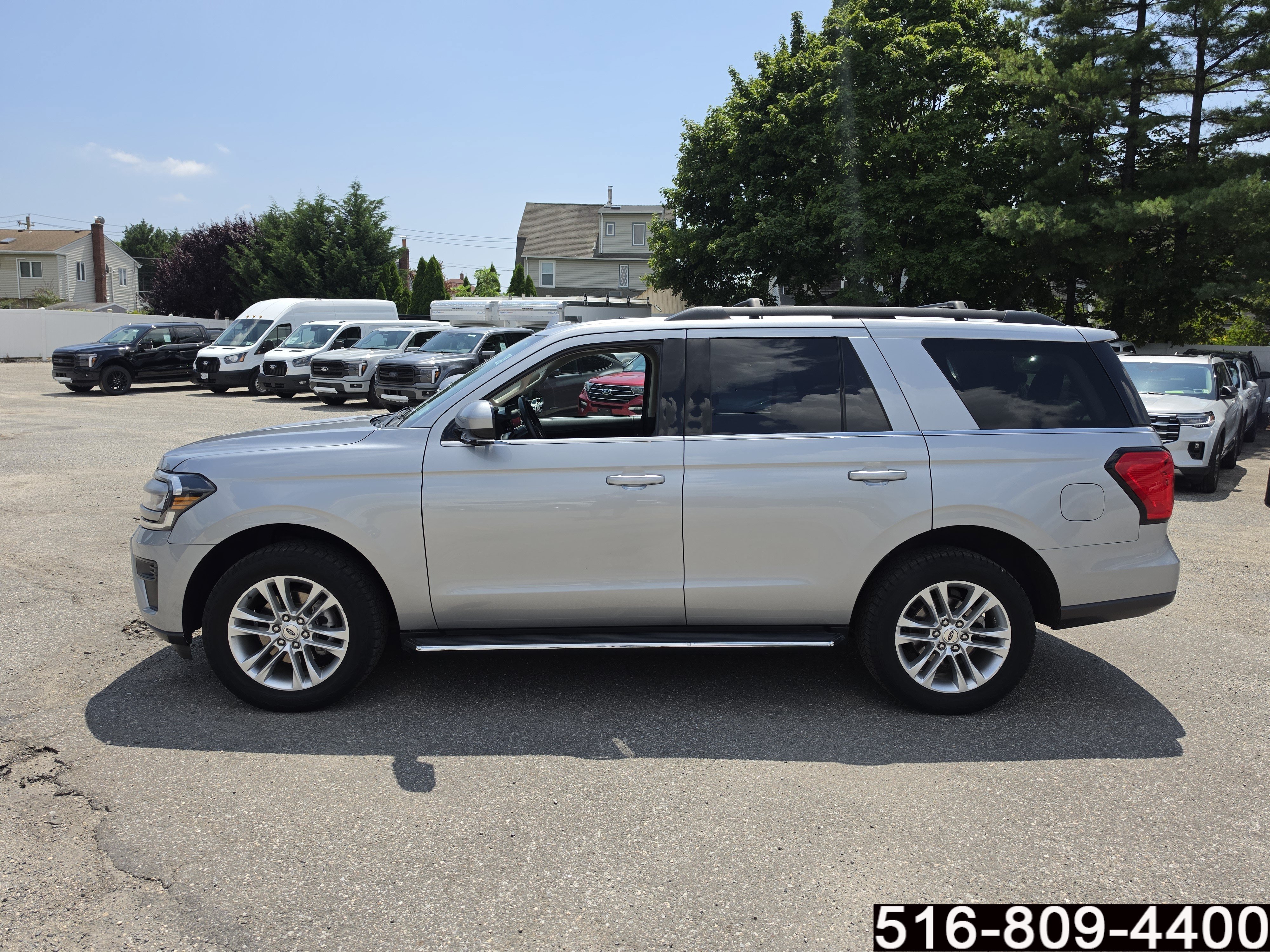 Used 2023 Ford Expedition XLT AWD/4WD image 8