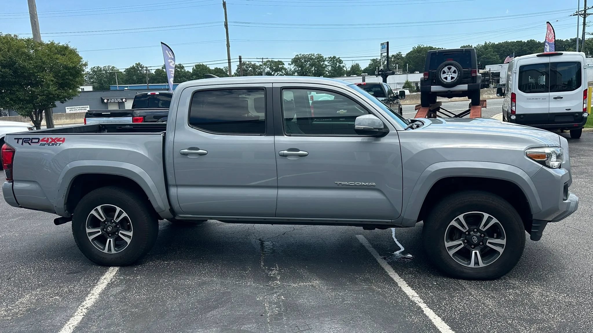 Used 2018 Toyota Tacoma TRD Sport AWD/4WD image 4