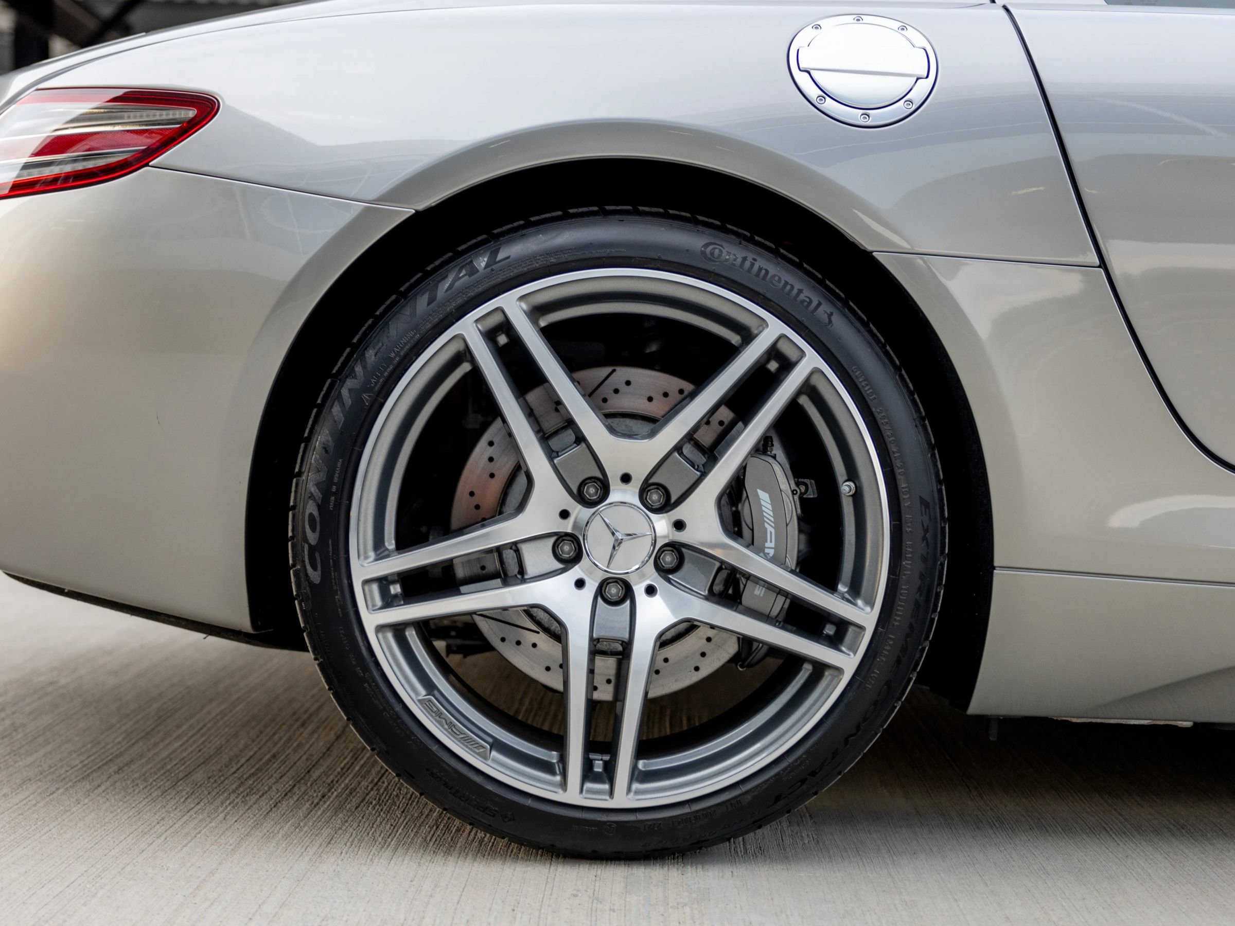 Used 2011 Mercedes-Benz SLS AMG Coupe image 31