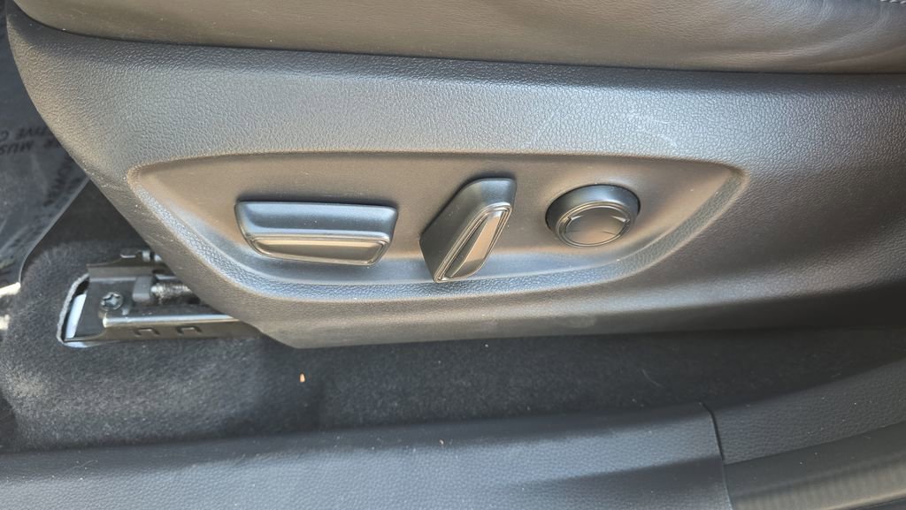 Used 2023 Toyota Crown XLE image 19