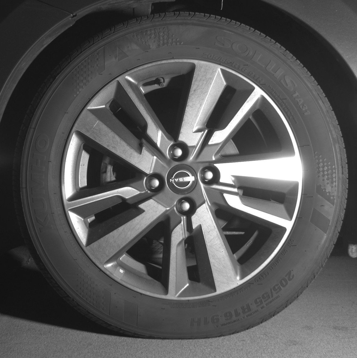 Used 2025 Nissan Versa SV FWD image 12