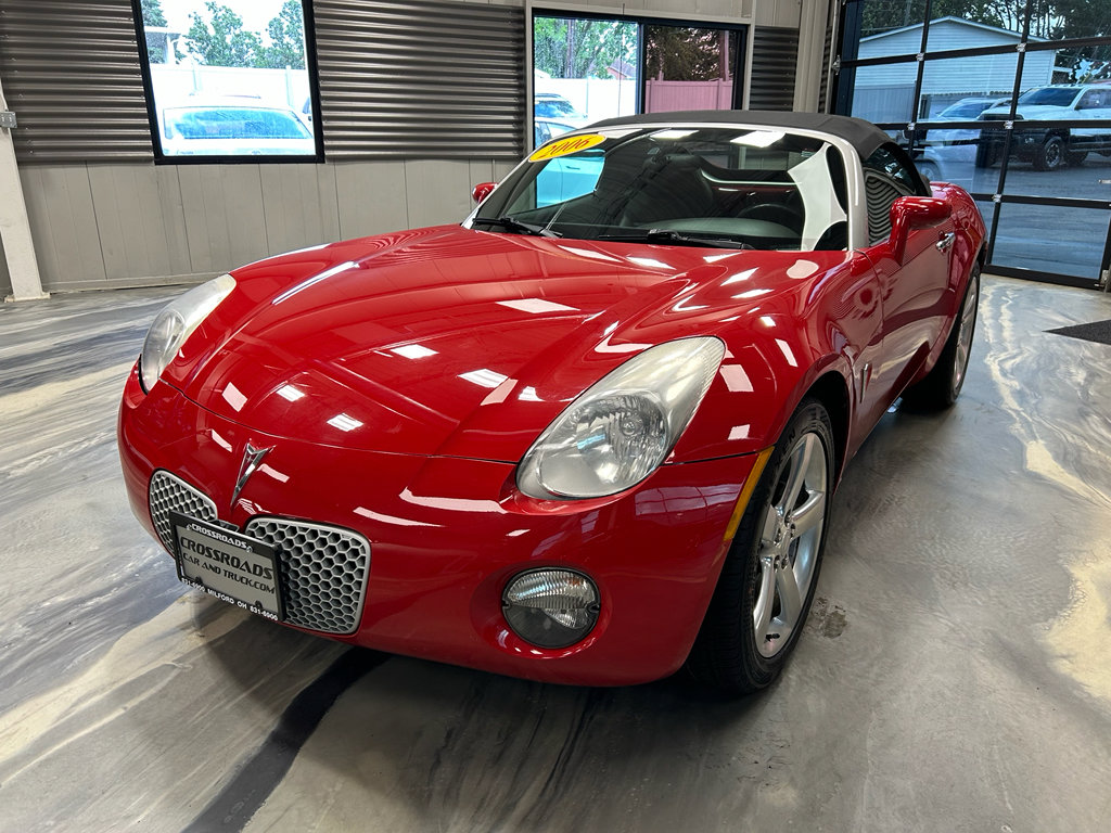 Used 2006 Pontiac Solstice Convertible w/ Premium Package RWD image 2