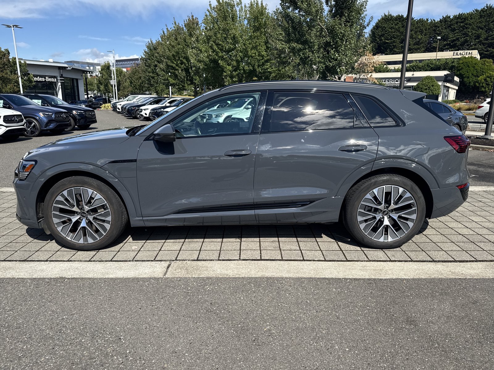 Used 2024 Audi Q8 e-tron Prestige AWD/4WD image 8
