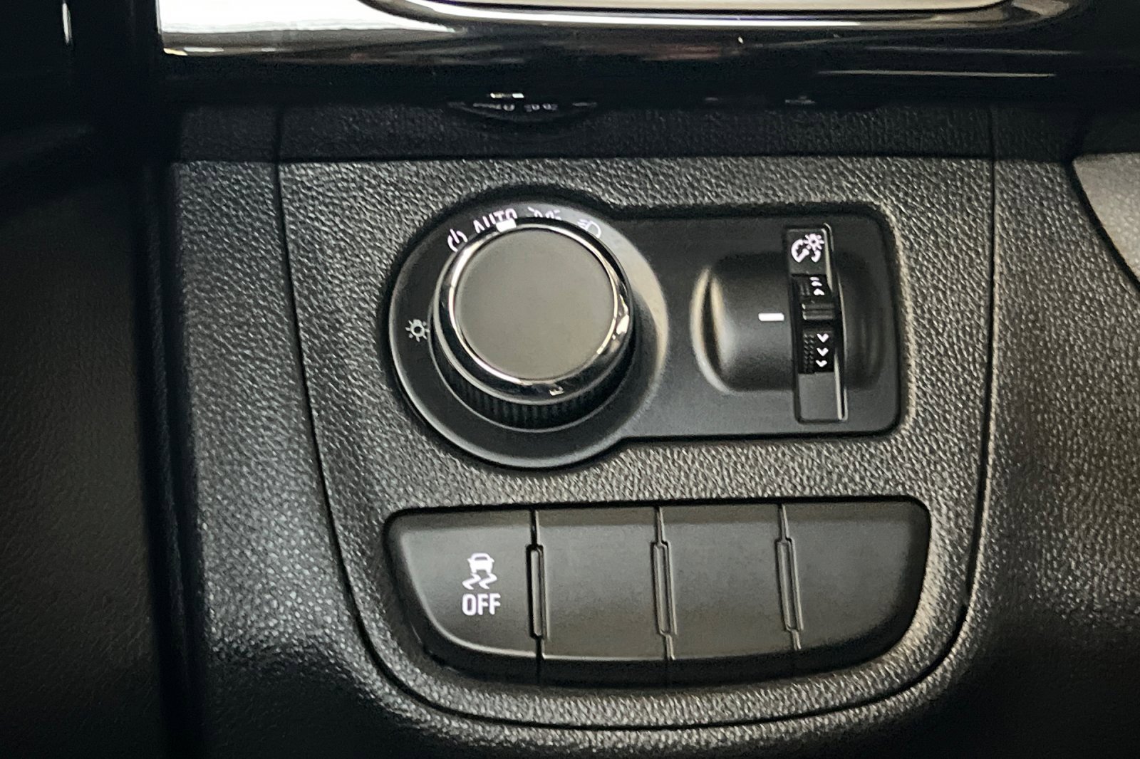 Used 2021 Chevrolet Spark LT image 34