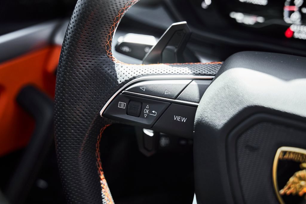 Used 2022 Lamborghini Urus AWD/4WD image 56
