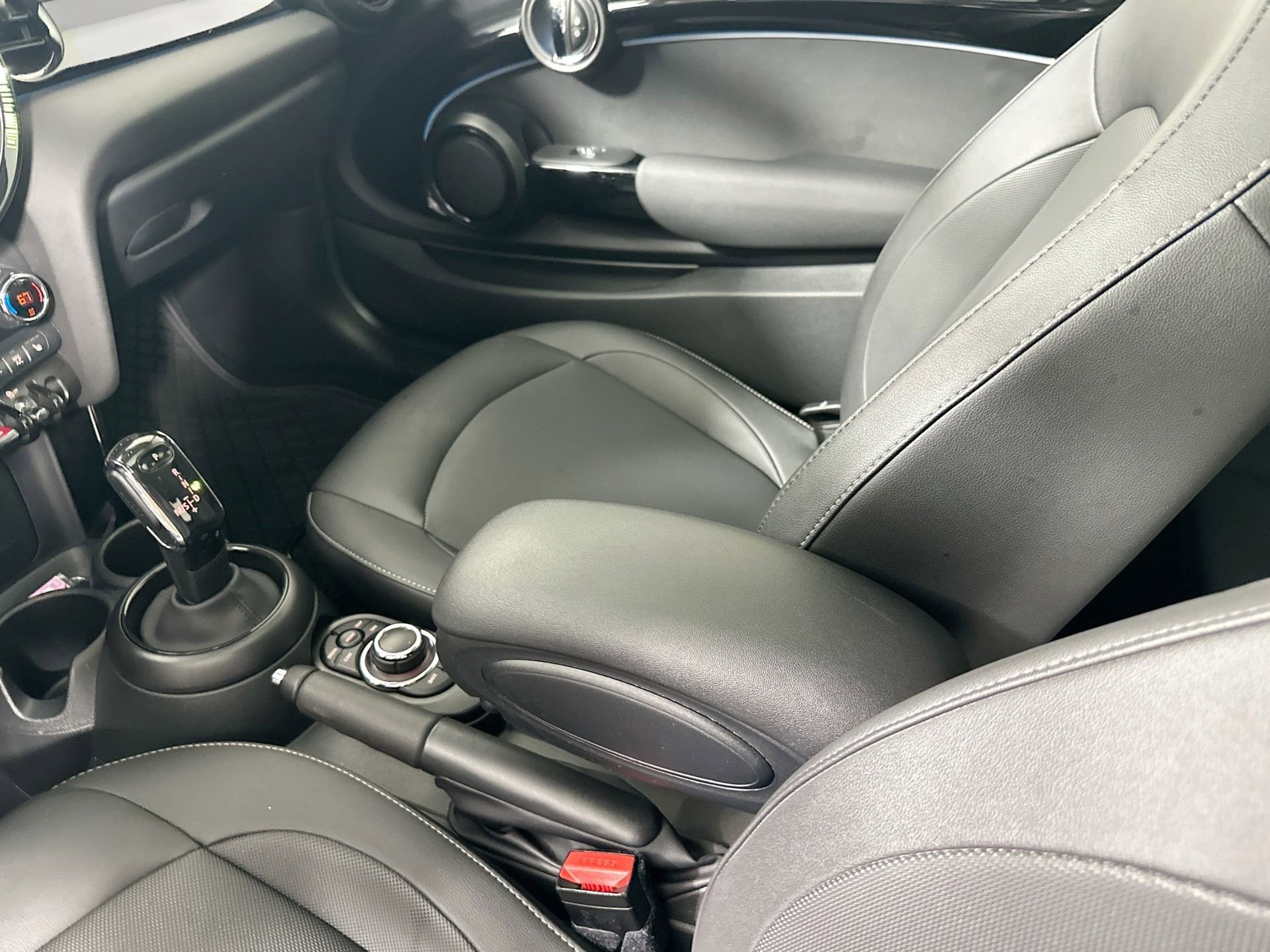 Used 2023 MINI Cooper 2-Door Hardtop image 28