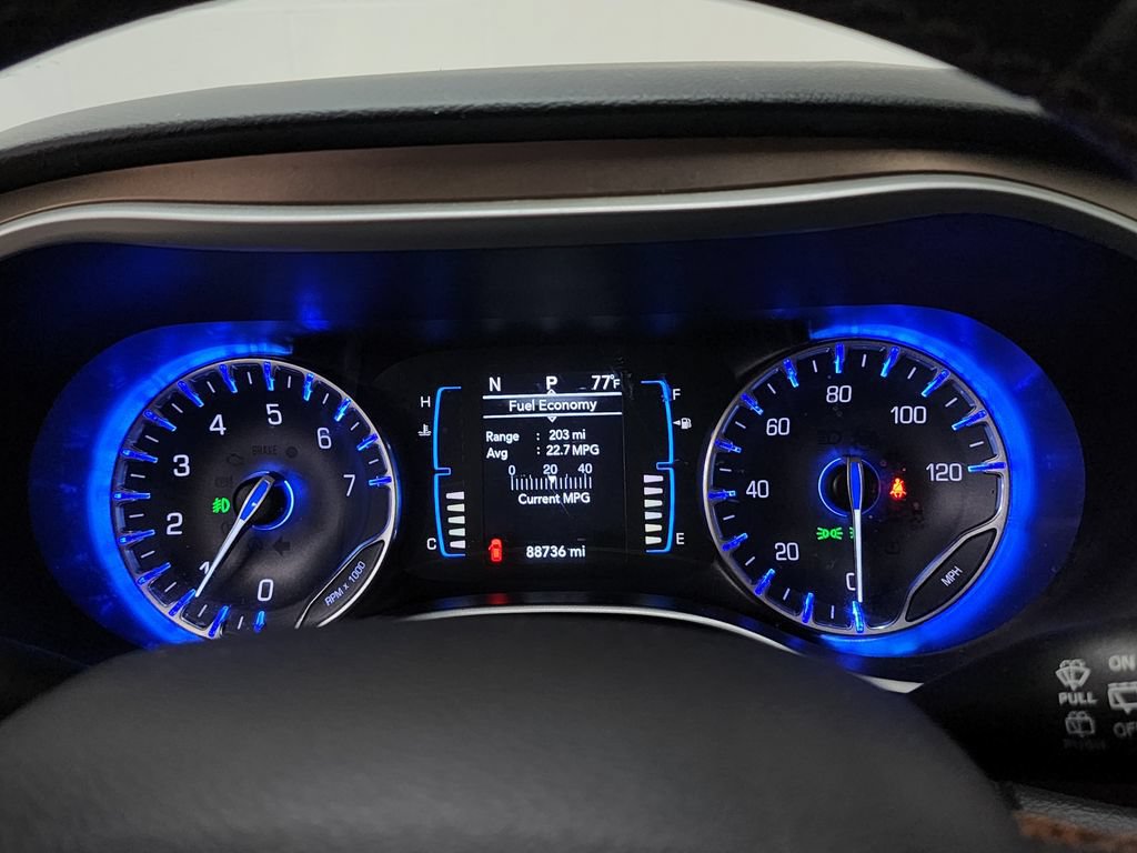 Used 2017 Chrysler Pacifica Touring-L FWD image 15