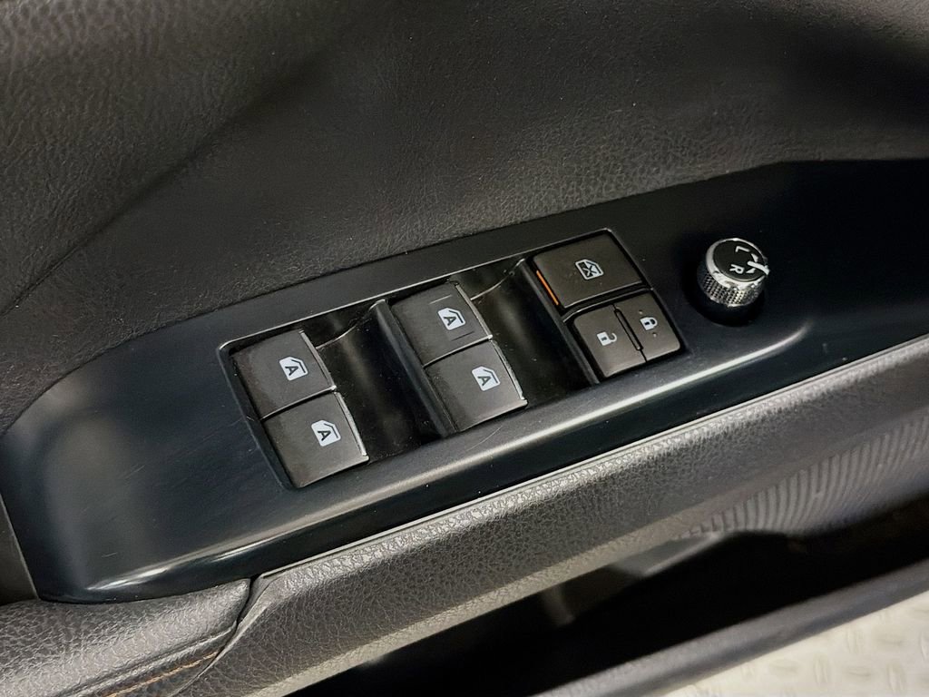 Used 2020 Toyota Camry XLE FWD image 18
