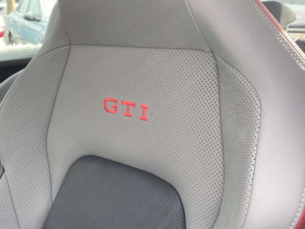 Certified 2025 Volkswagen GTI SE image 14