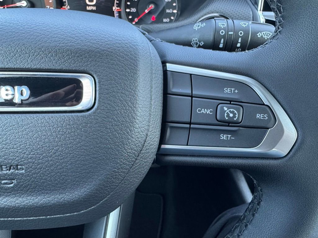 New 2026 Jeep Compass Latitude image 13