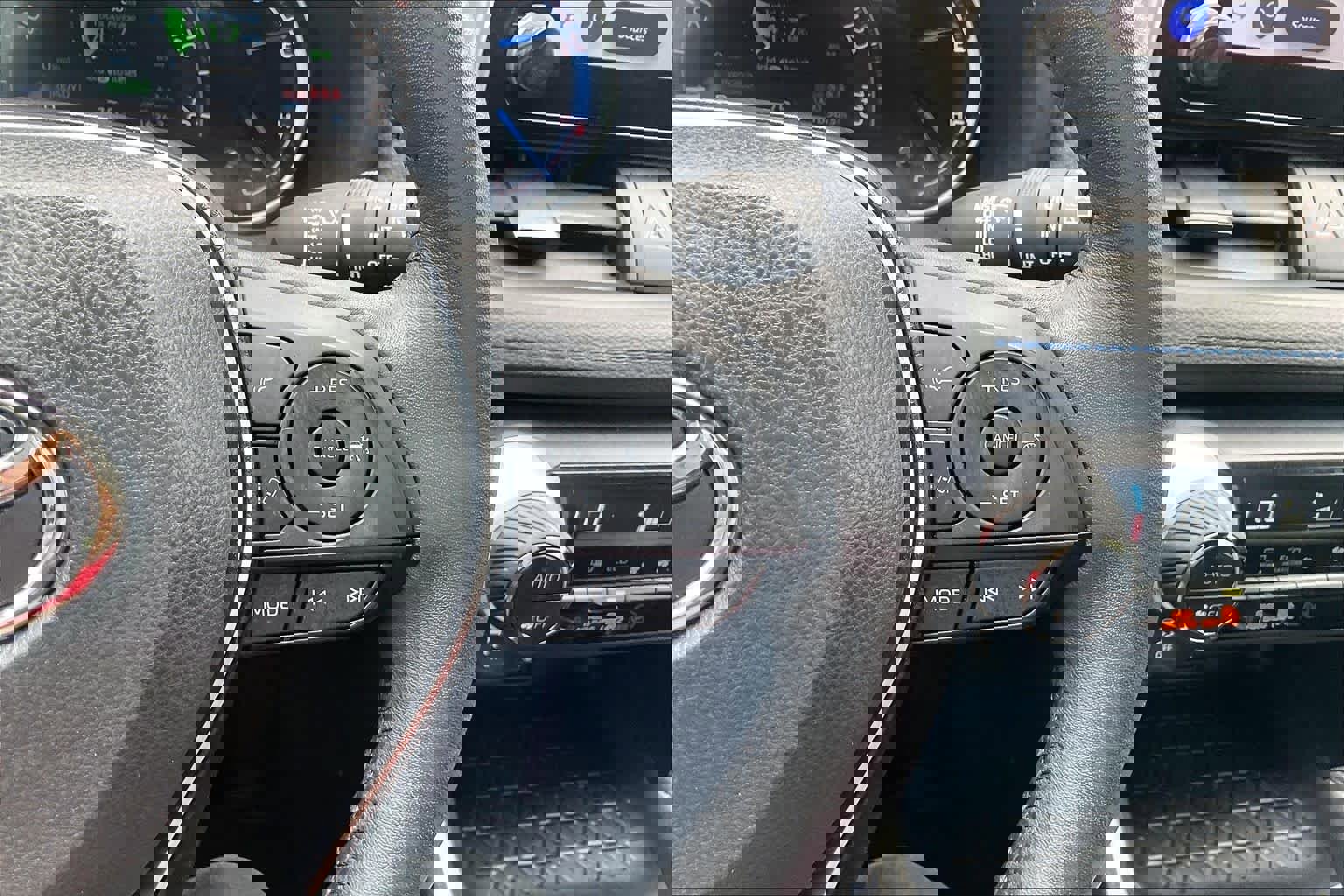 Used 2024 Toyota RAV4 SE image 24