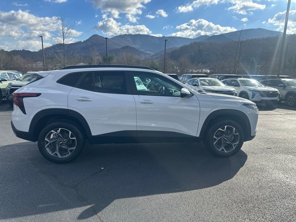 New 2025 Chevrolet Trax LT w/ LT Convenience Package image 28