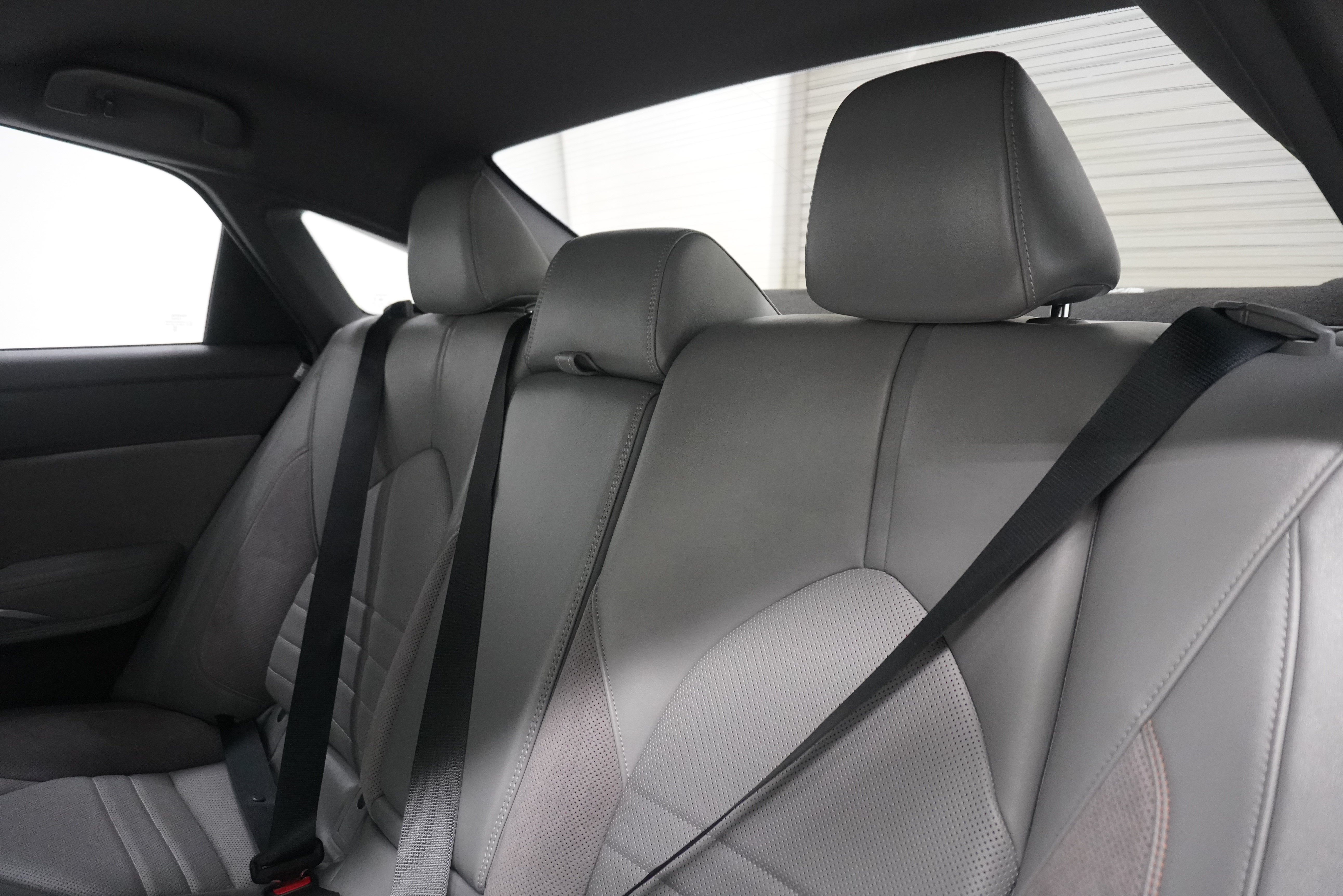 Used 2019 Toyota Avalon XSE w/ All Weather Liner Package FWD image 12