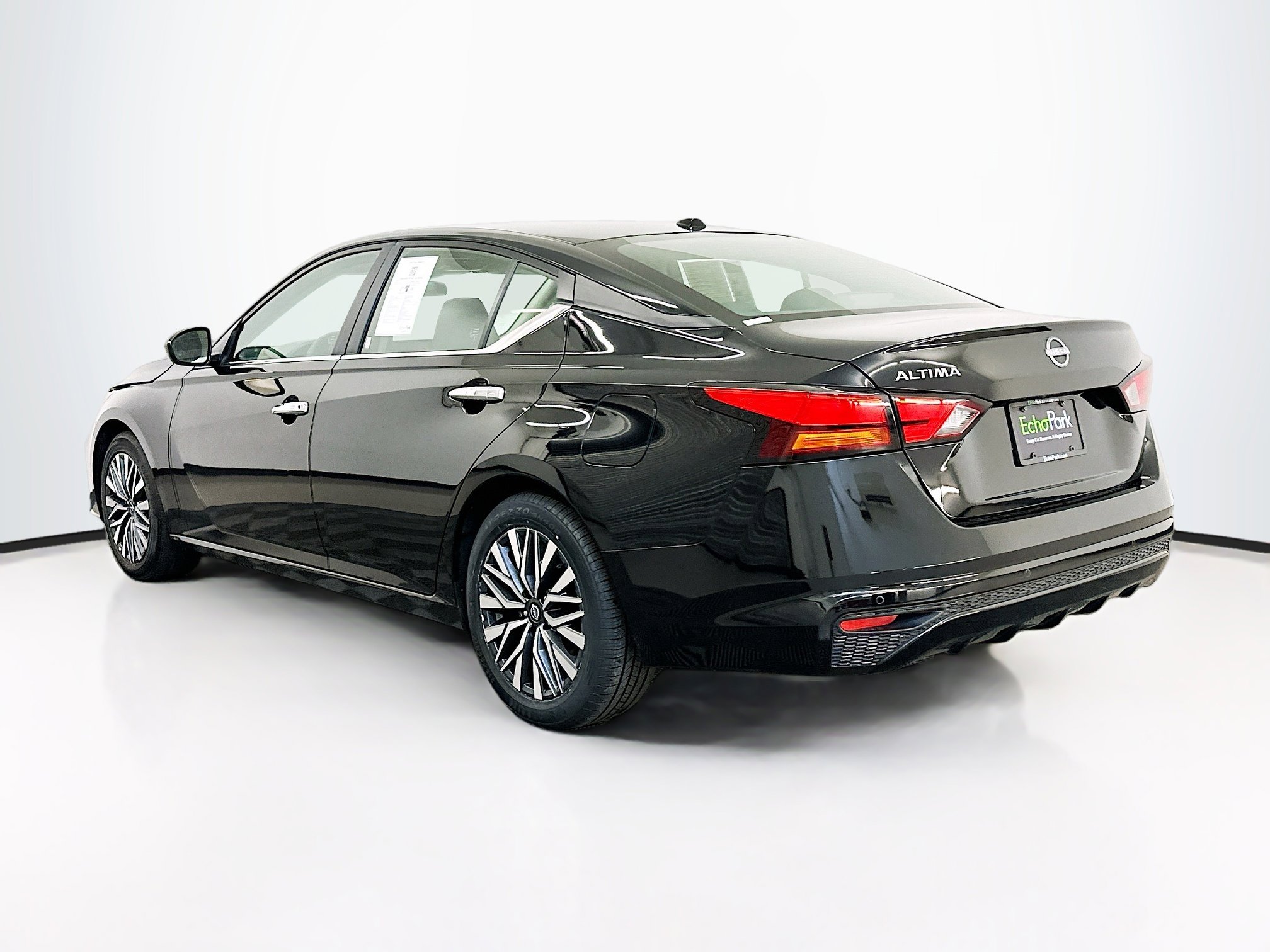 Used 2025 Nissan Altima 2.5 SV image 5