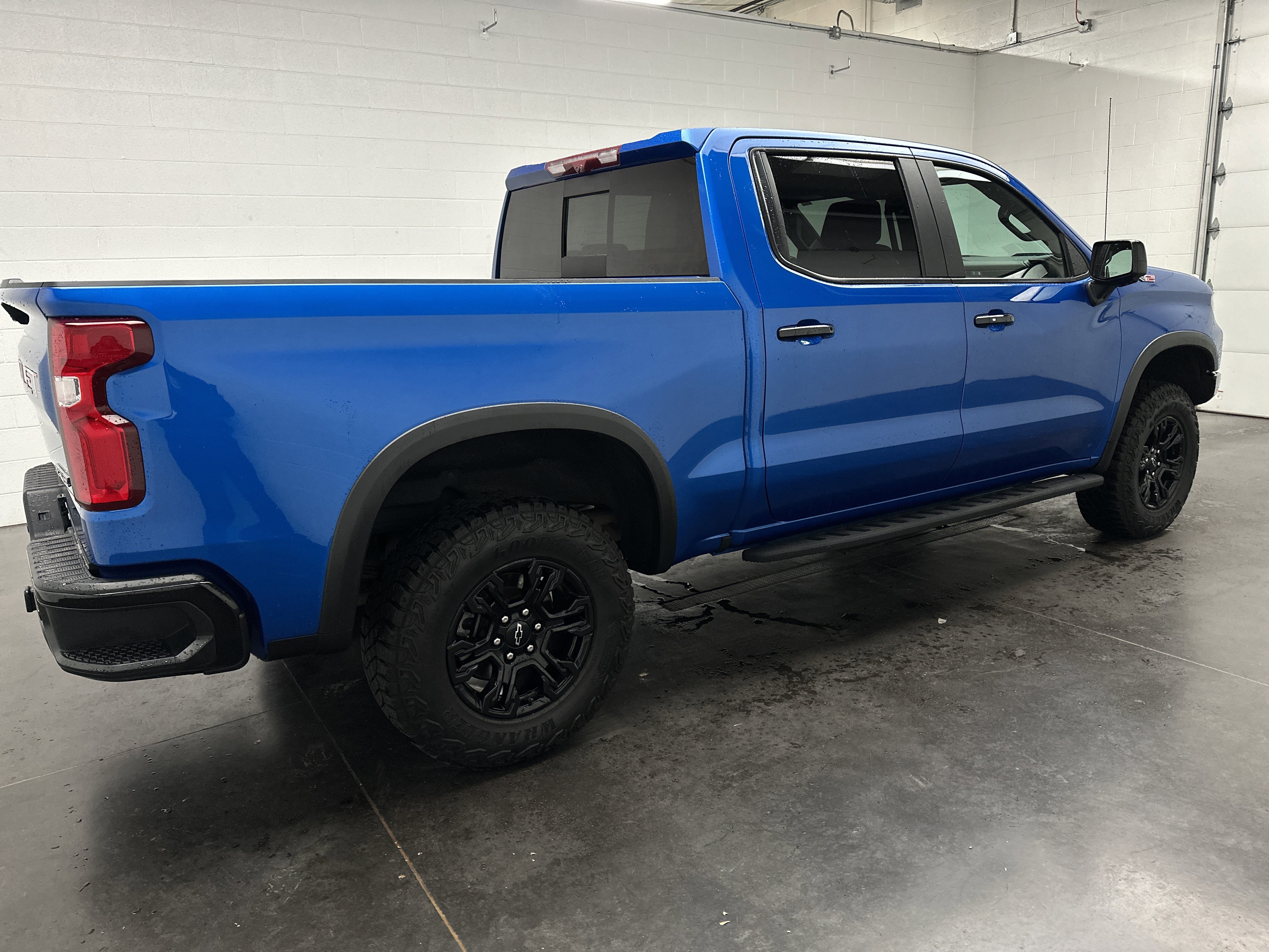 Used 2022 Chevrolet Silverado 1500 ZR2 w/ Technology Package image 11