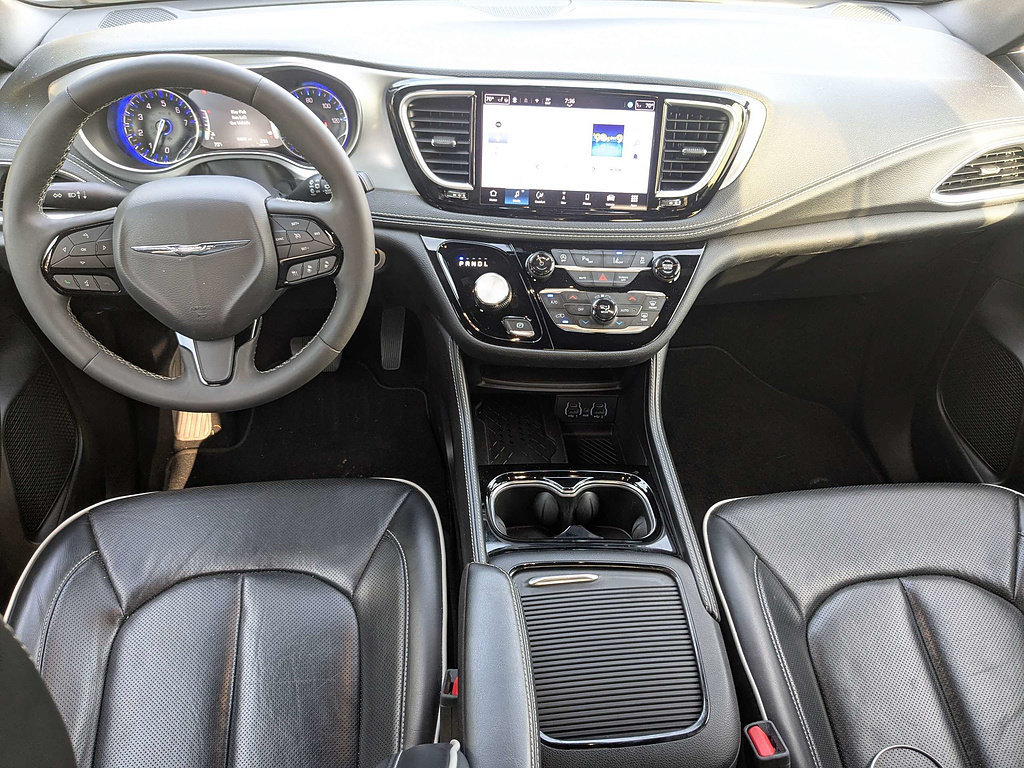Used 2025 Chrysler Pacifica Limited FWD image 15