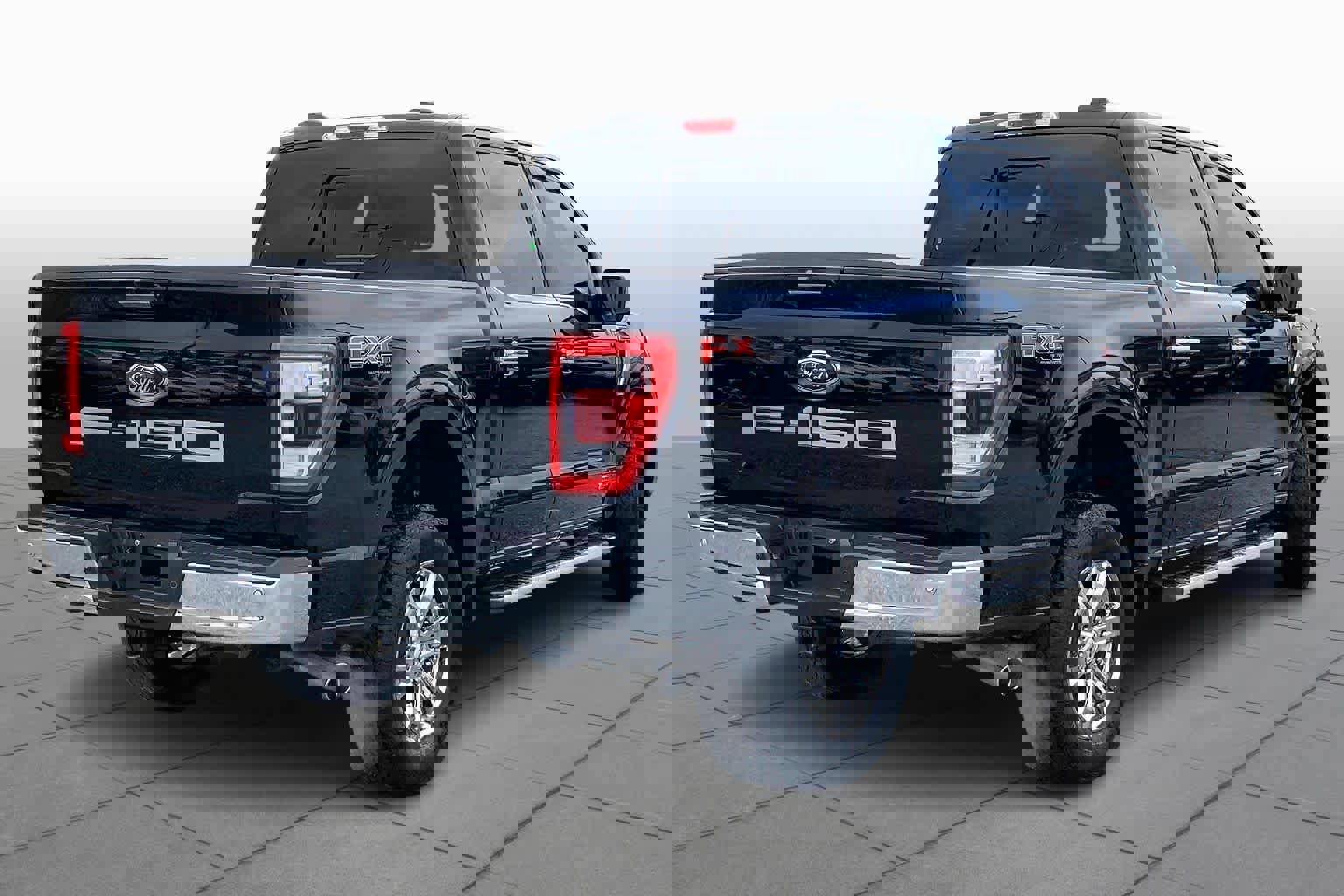 Used 2023 Ford F150 Lariat w/ Trailer Tow Package image 12