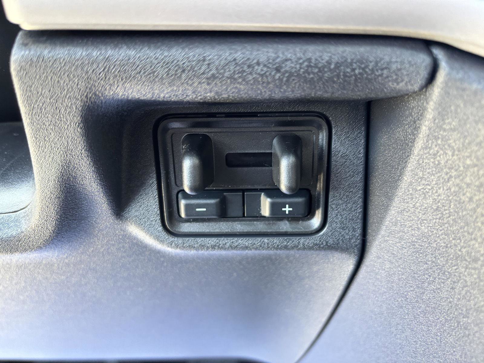 New 2025 Ford Expedition Active image 23