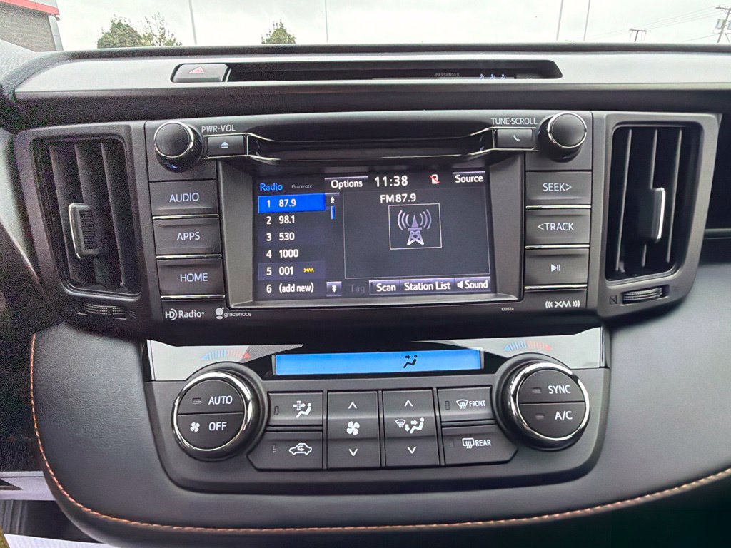 Used 2018 Toyota RAV4 SE w/ All Weather Liner Package AWD/4WD image 15