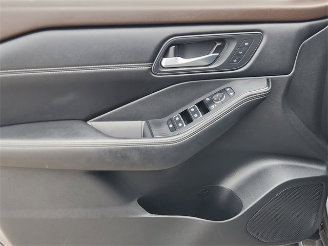 Used 2023 Nissan Rogue SL w/ SL Premium Package image 22