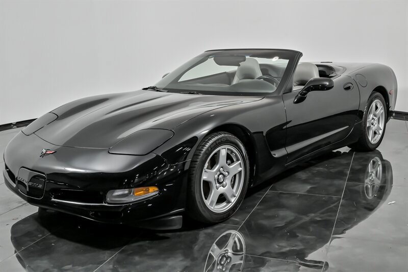 Used 1998 Chevrolet Corvette Convertible RWD image 5