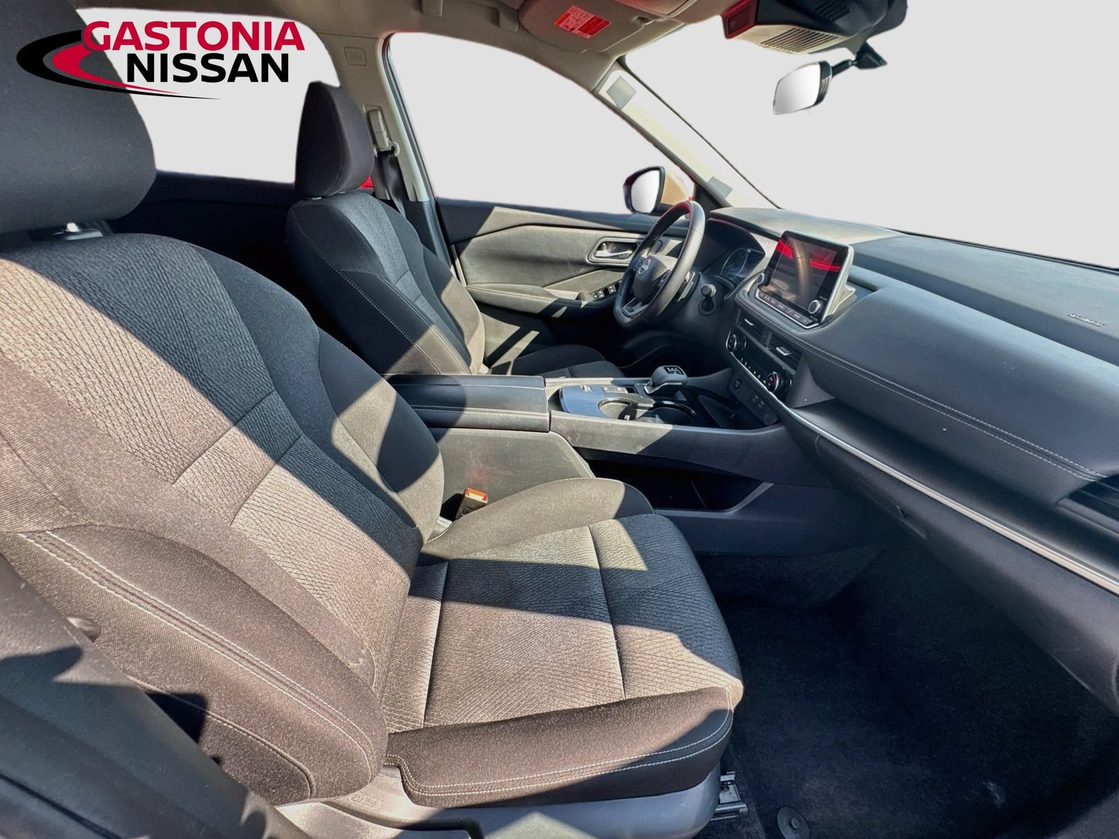 Used 2025 Nissan Rogue SV FWD image 34