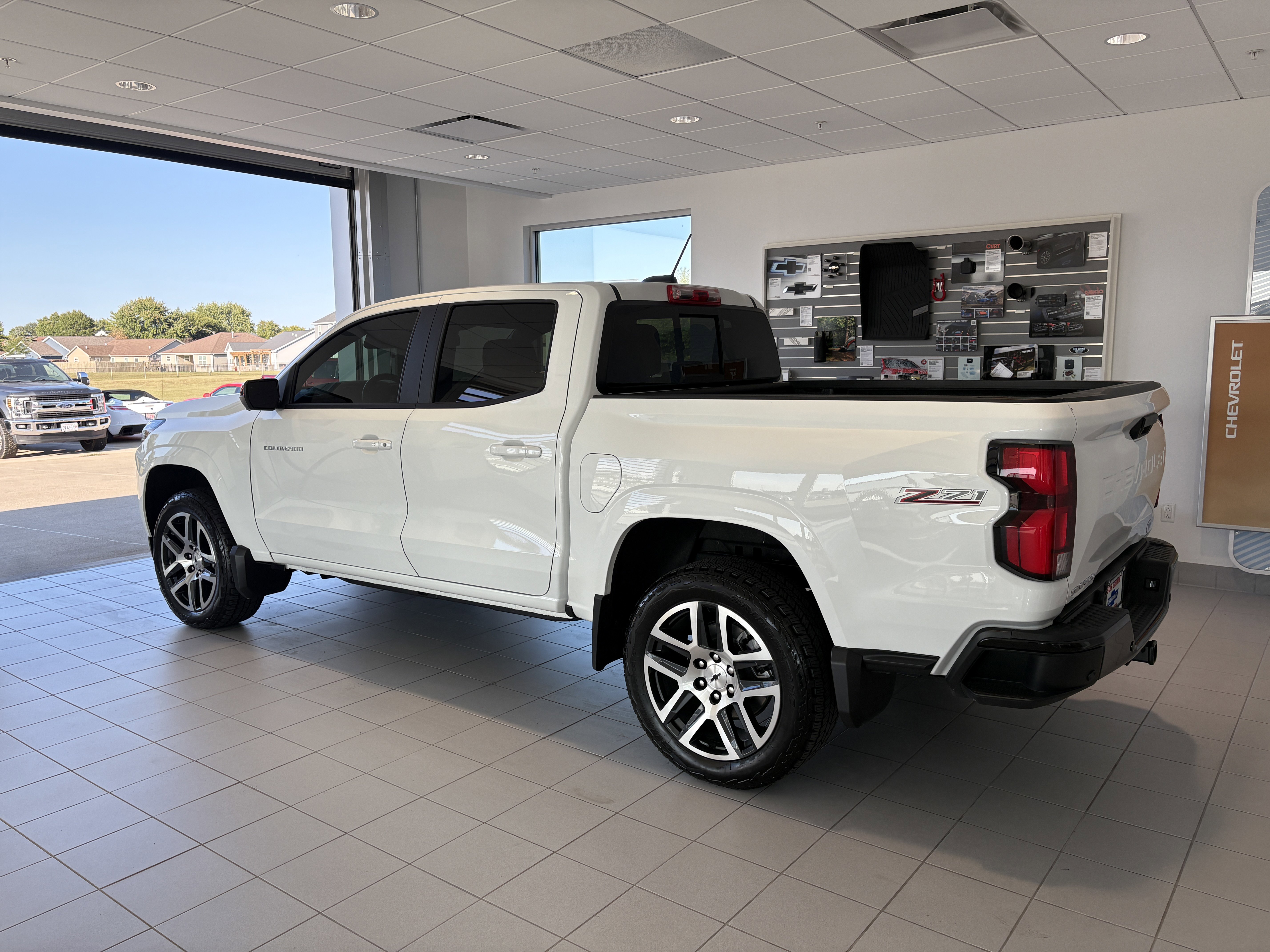 Used 2024 Chevrolet Colorado Z71 w/ Z71 Convenience Package 2 image 3