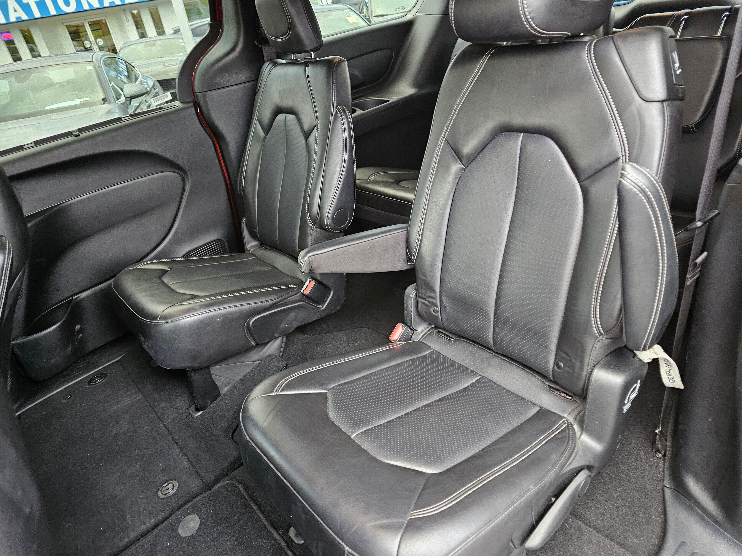 Used 2025 Chrysler Pacifica Select FWD image 19