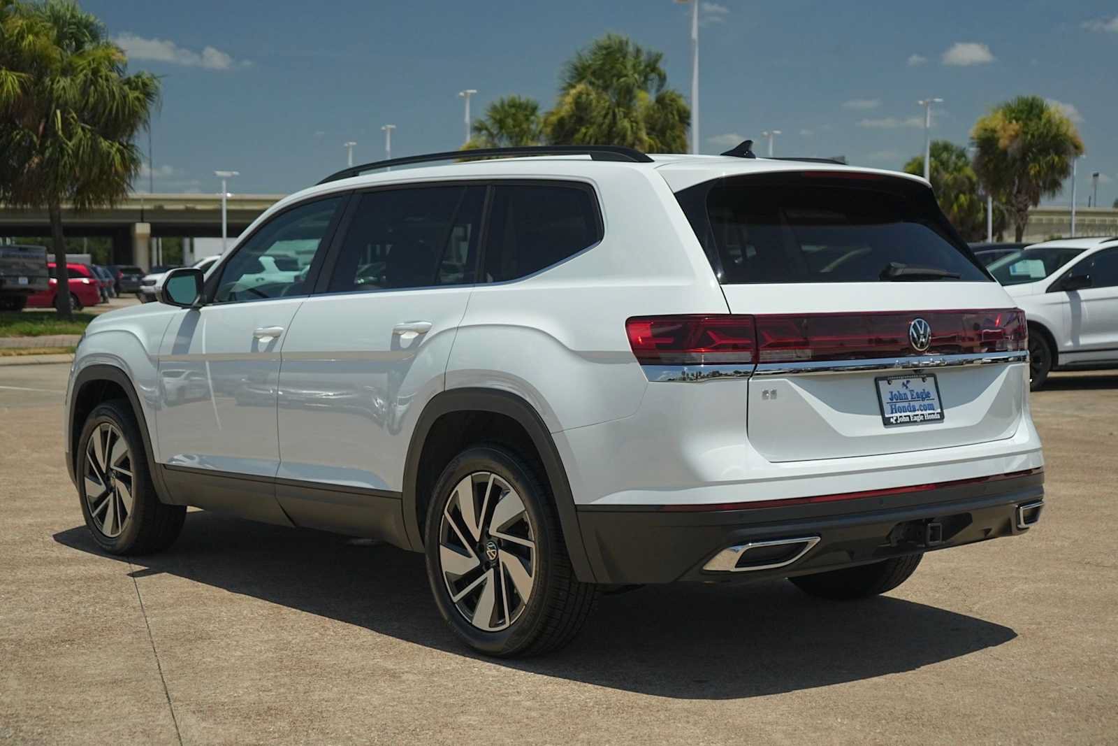 Used 2025 Volkswagen Atlas SE FWD image 4