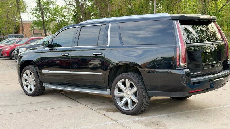 Used 2015 Cadillac Escalade ESV Luxury RWD image 6