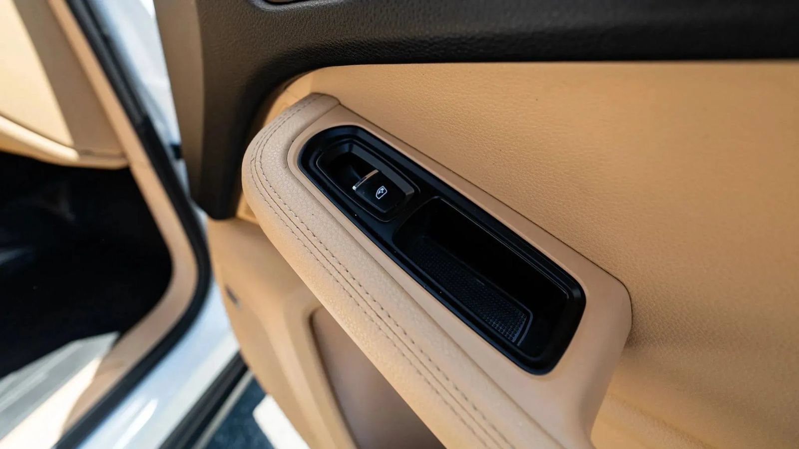 Used 2017 Porsche Macan AWD/4WD image 18