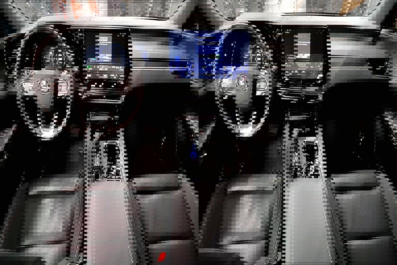 Used 2025 Lexus RX 450h Luxury w/ Convenience Package image 15