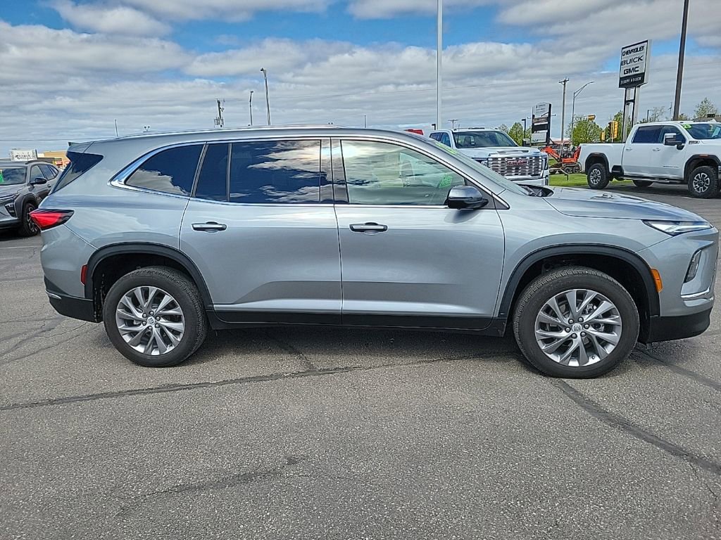 Used 2025 Buick Enclave Preferred AWD/4WD image 4