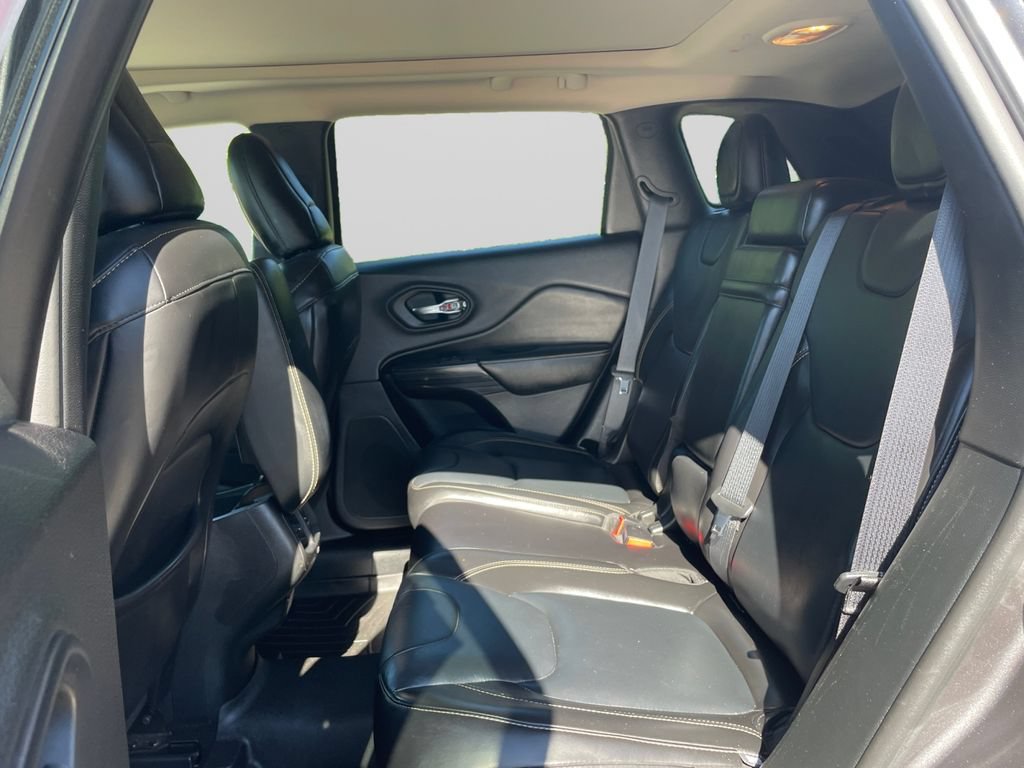 Used 2017 Jeep Cherokee Limited AWD/4WD image 19