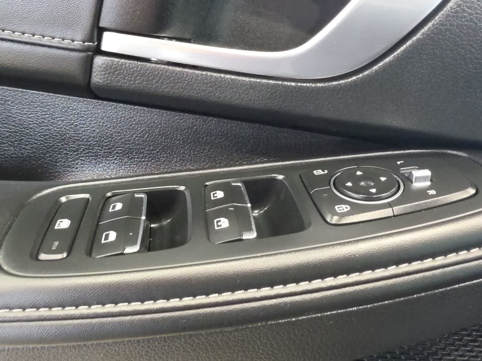 Used 2023 Hyundai Sonata Limited w/ Preferred Accessory Package FWD image 18