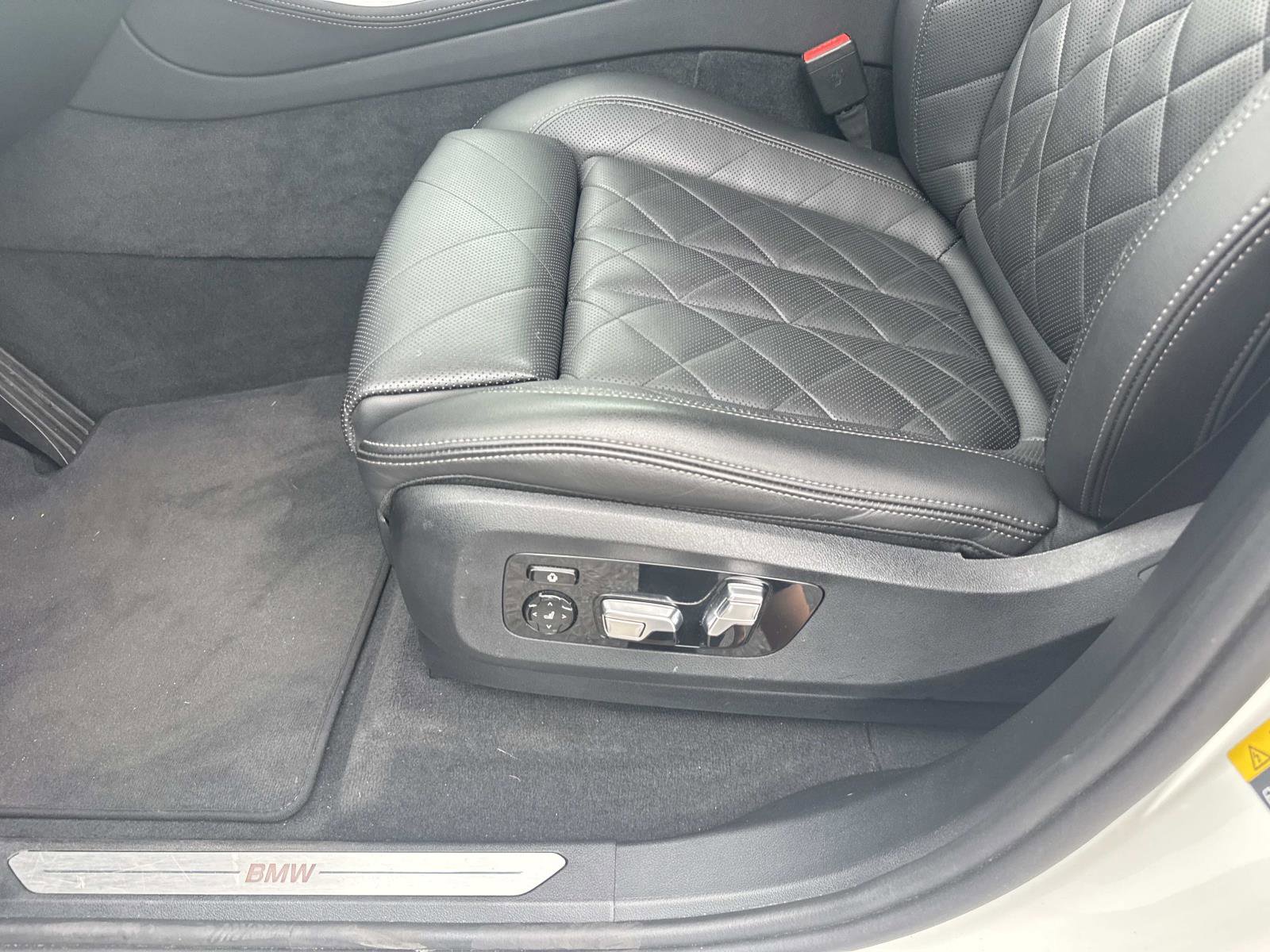 Used 2024 BMW X5 xDrive50e image 19