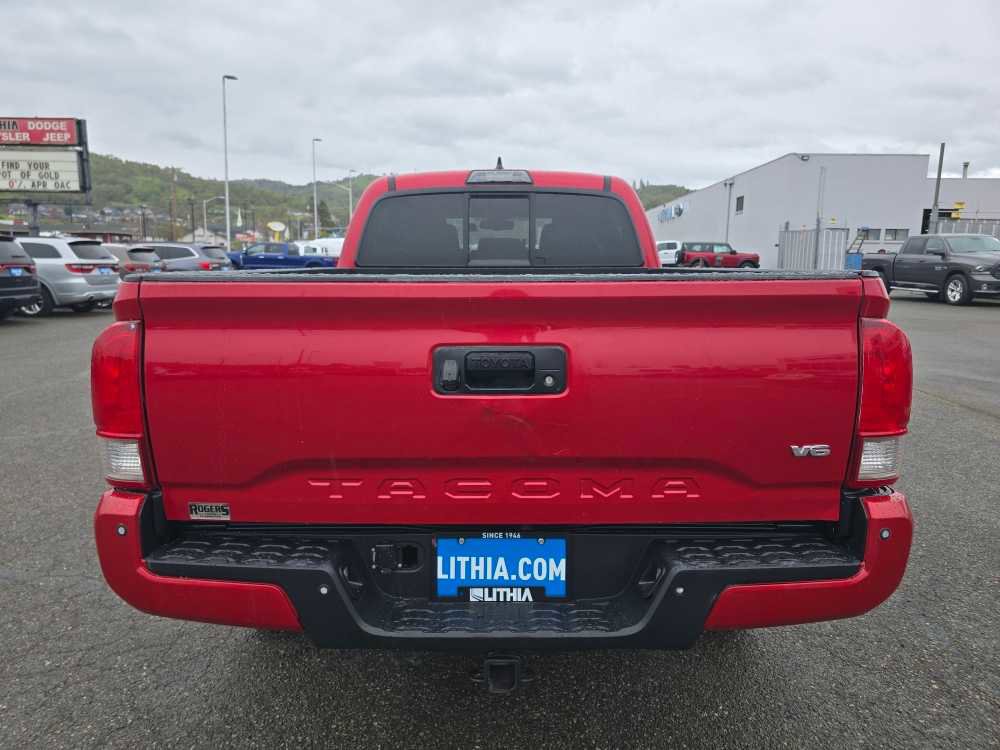 Used 2016 Toyota Tacoma TRD Off-Road w/ Premium & Technology Package image 4