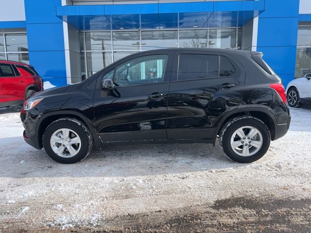 Used 2022 Chevrolet Trax LS w/ Tint and Cruise Package image 3