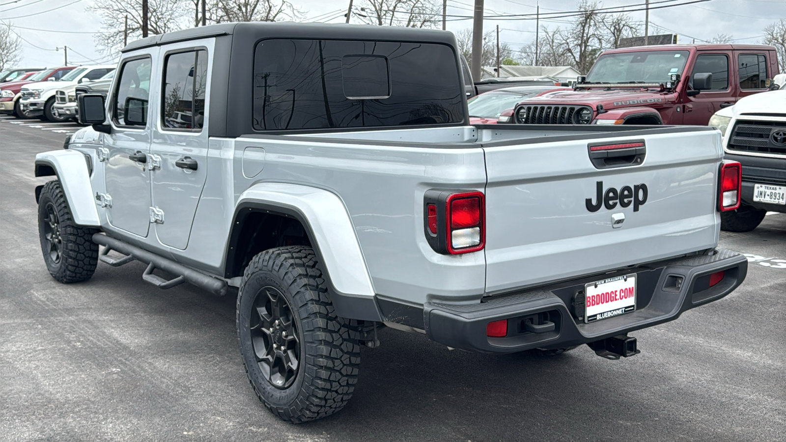 Used 2023 Jeep Gladiator Willys image 7