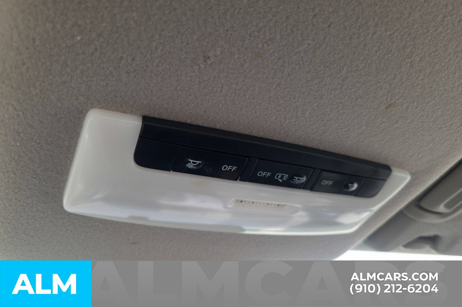 Used 2024 Nissan Versa SV FWD image 31
