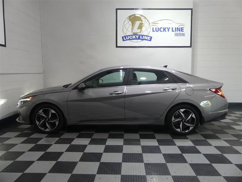 Used 2022 Hyundai Elantra SEL w/ Convenience + Premium Package FWD image 7
