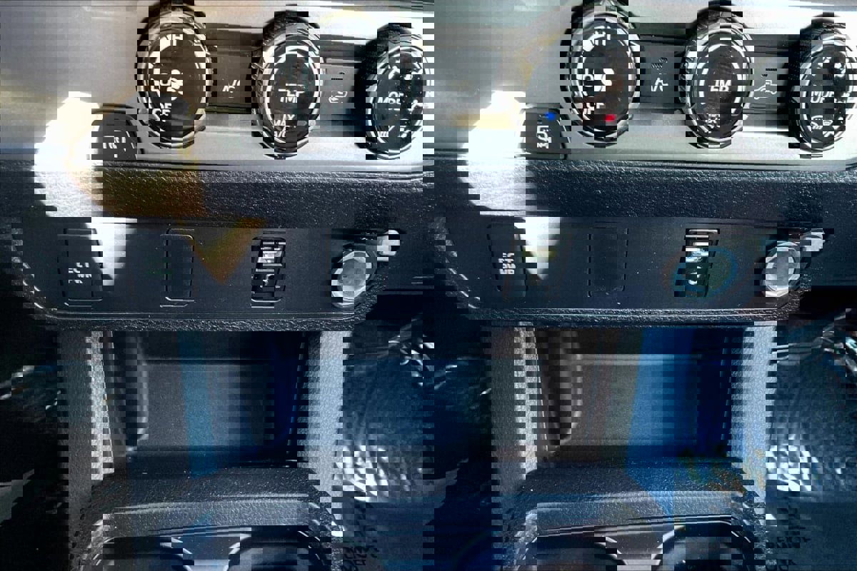 Used 2016 Toyota Tacoma SR image 15