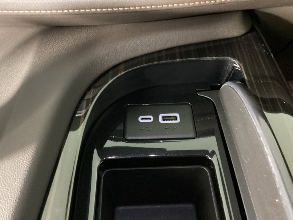 Used 2023 Cadillac Escalade Premium Luxury w/ Performance Package image 31