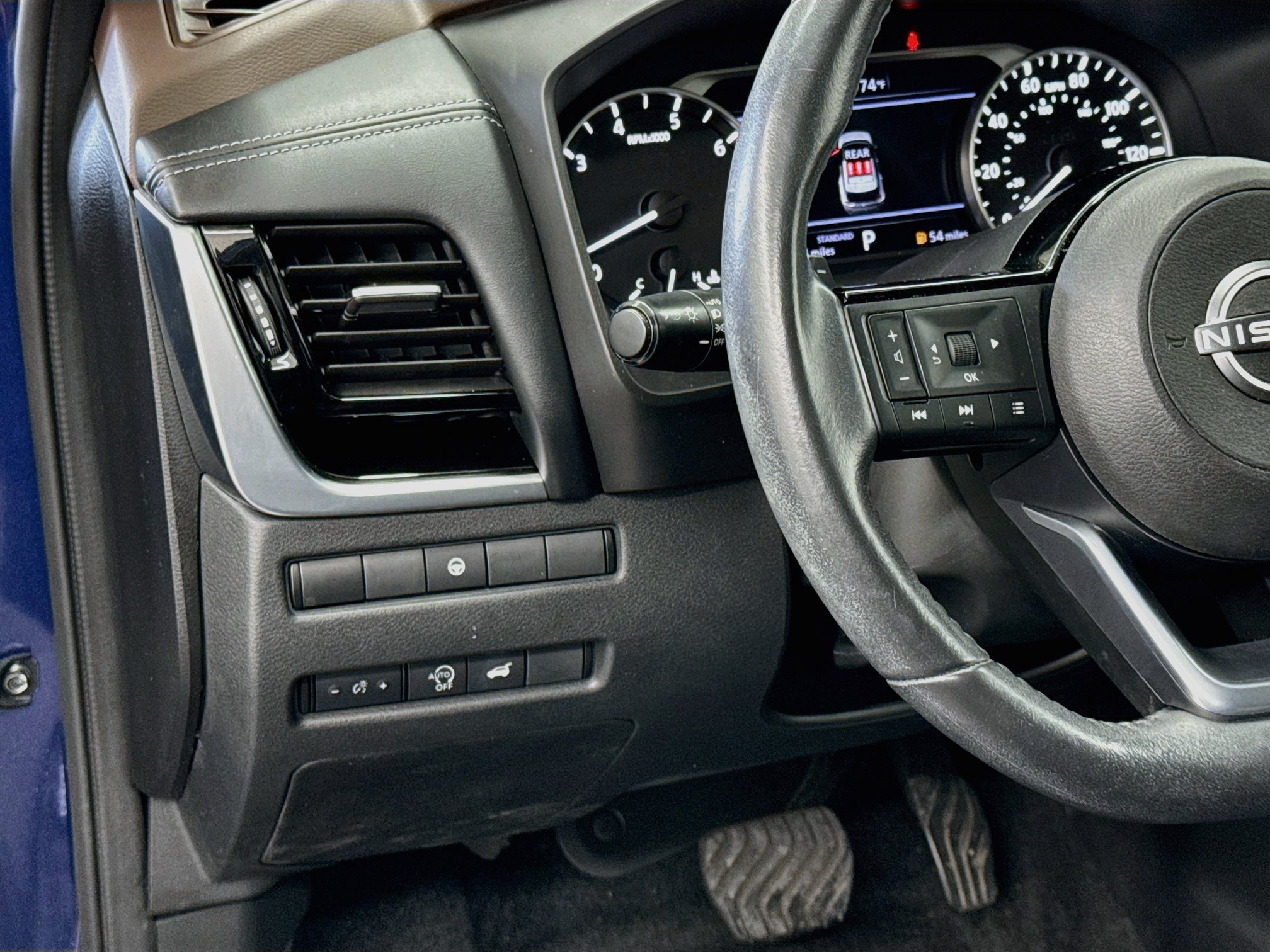 Used 2023 Nissan Rogue SL FWD image 17