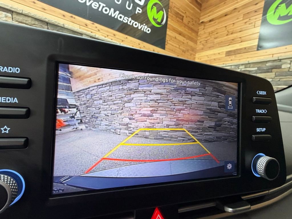 Used 2022 Hyundai Elantra SE image 19