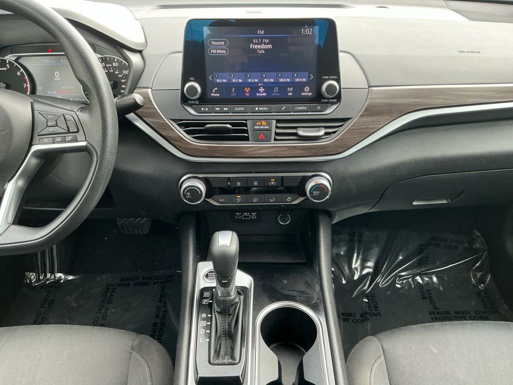 Used 2024 Nissan Altima 2.5 SV image 11
