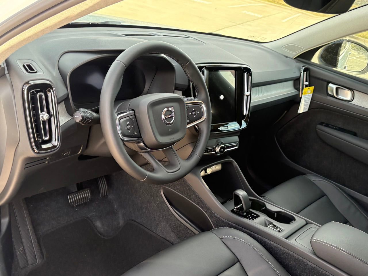 New 2026 Volvo XC40 B5 Core w/ Protection Package Premier image 13