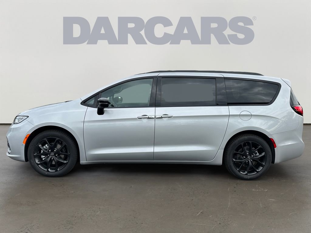 New 2026 Chrysler Pacifica Limited w/ S Appearance Package FWD image 4