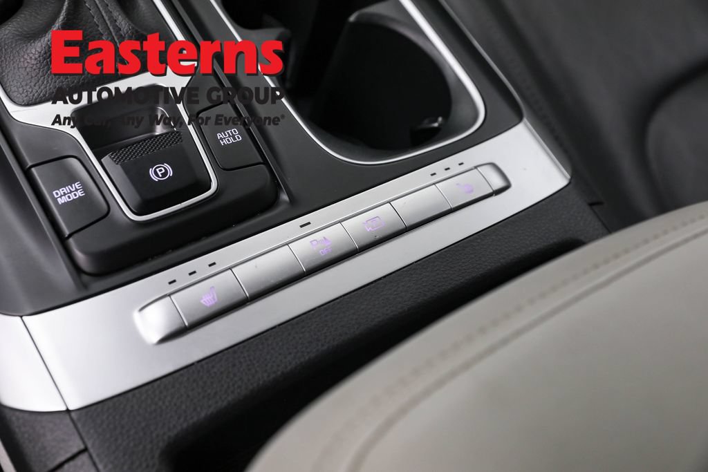 Used 2024 Kia Carnival LX FWD image 21