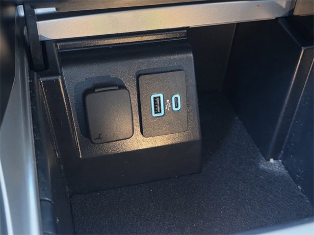 Used 2023 Ford Explorer XLT image 23